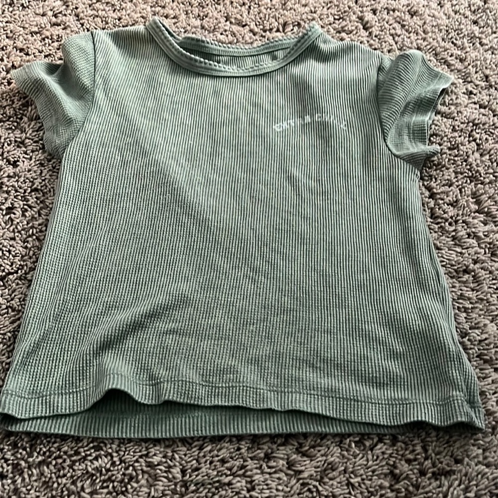 Green t-shirt crop